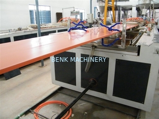 800 - εξώθηση επιτροπής πορτών PVC 1000mm ευρεία πλαστική που κάνει την ικανότητα μηχανών 600KG/H