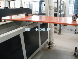 800 - γραμμή παραγωγής σχεδιαγράμματος 1000mm ευρεία WPC, πλαστική επιτροπή πορτών PVC που κατασκευάζει τη μηχανή